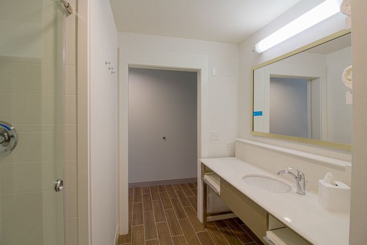 Room 28 of 43