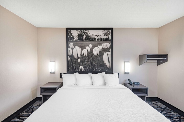 Room 13 of 28