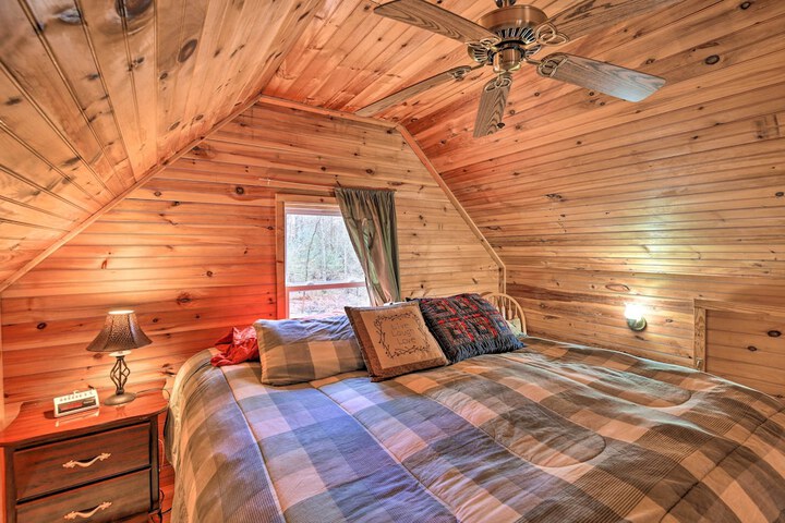 Peaceful Mountain City Cabin w / Porch & Fire Pit