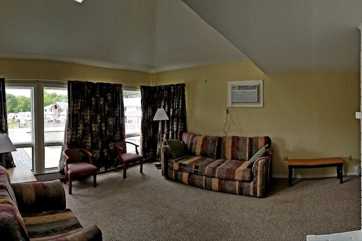Room 44 of 93