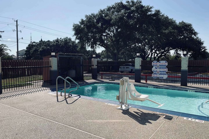 Pool 12 of 52