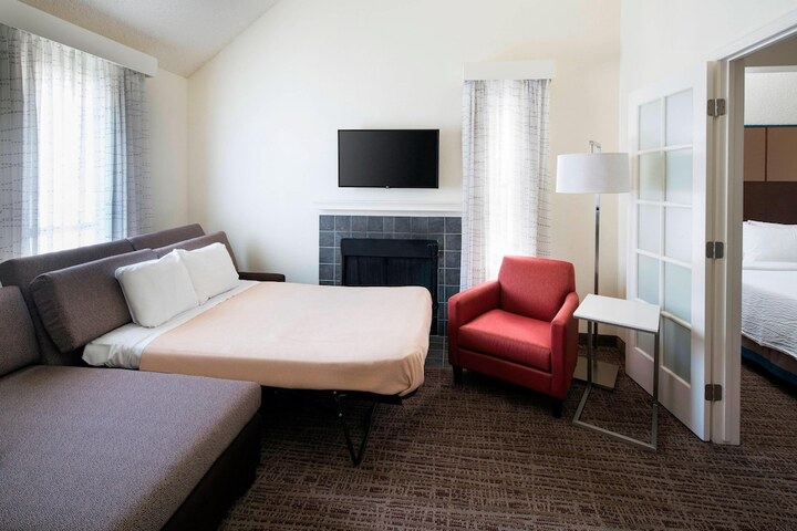 Room 27 of 36