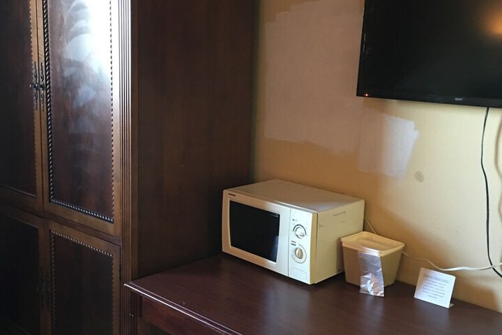 Room 25 of 38
