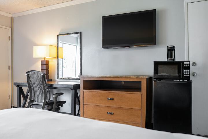 Room 34 of 60