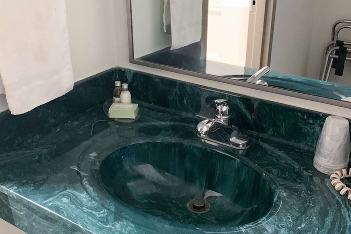 Room 20 of 33