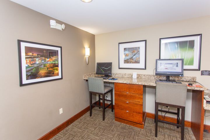 Staybridge Suites Bowling Green by IHG