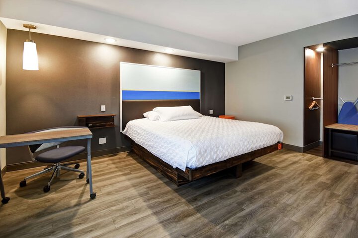 Room 15 of 33