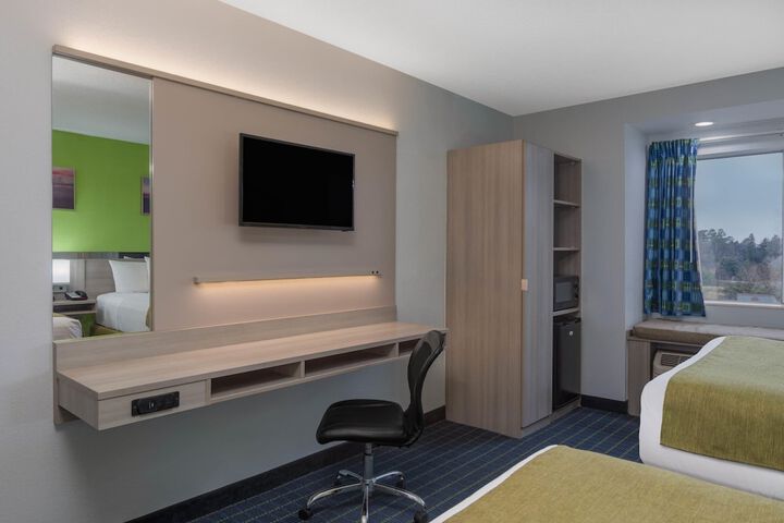 Microtel Inn by Wyndham Cornelius / Lake Norman