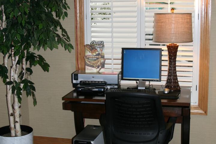 Business Center 70 of 76