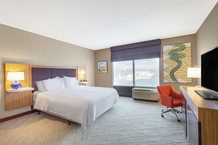 Hampton Inn & Suites Albany Airport