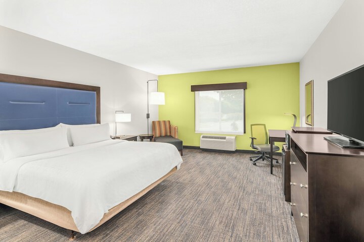 Holiday Inn Express & Suites Wilmington-Newark by IHG