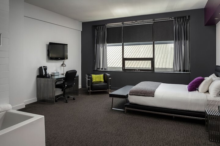 Room 8 of 31