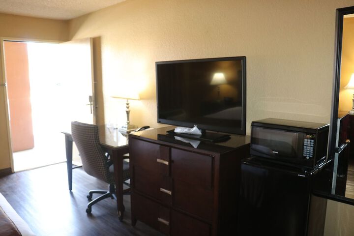 Room 7 of 16