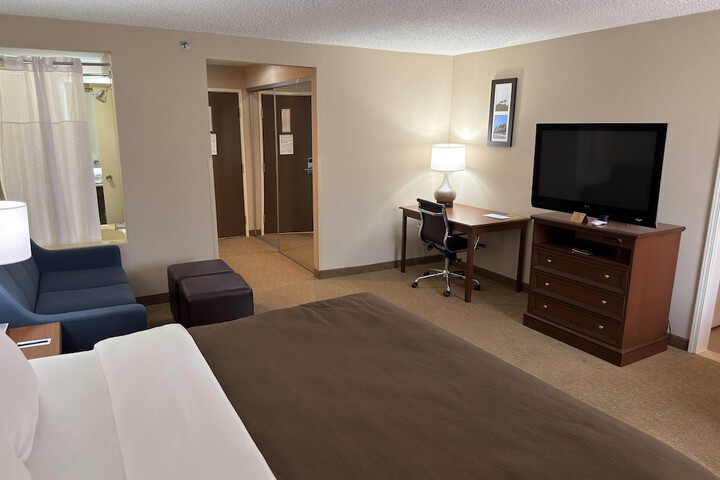 Wingate by Wyndham Utica