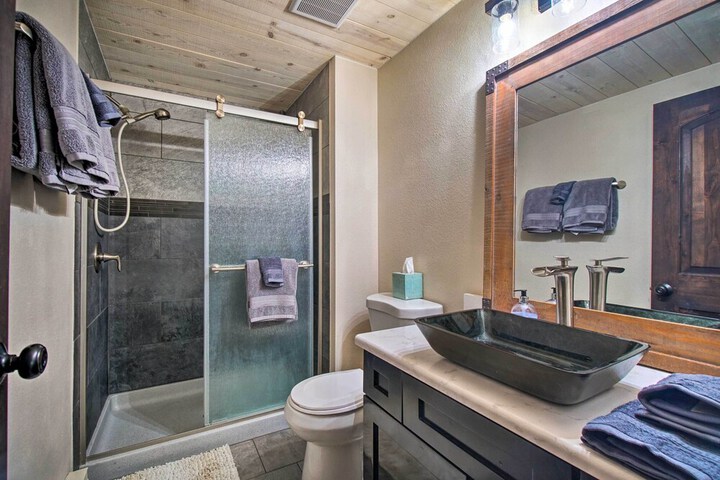 Beautiful Mccall Cabin: Perfect for Families!