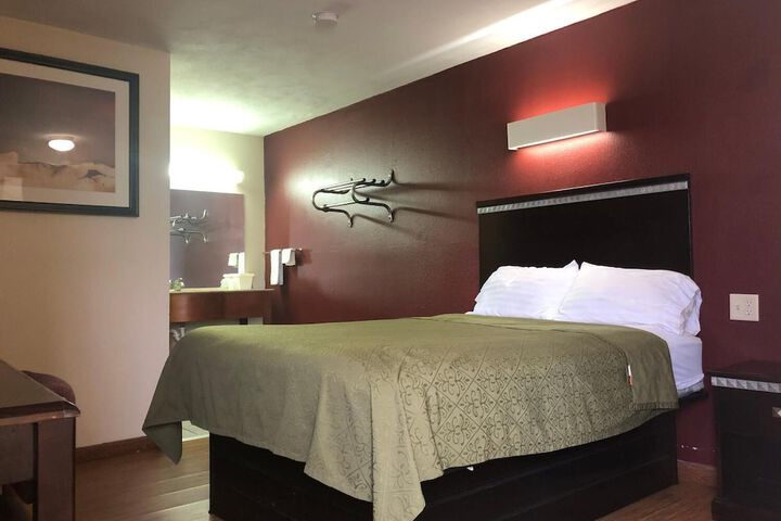 Room 9 of 15