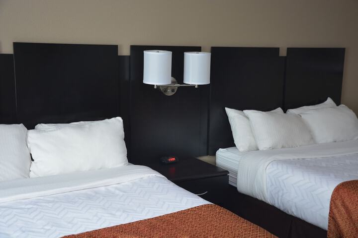 Room 10 of 32