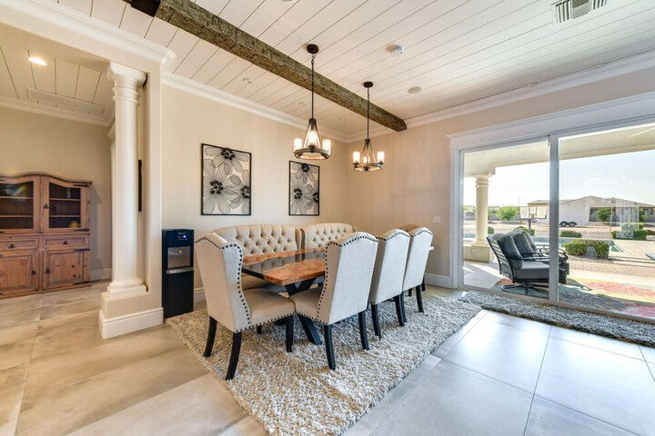 Spacious Queen Creek Home w / Hot Tub & Pool!