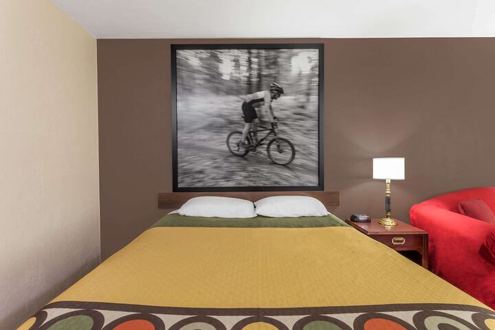 Room 33 of 46