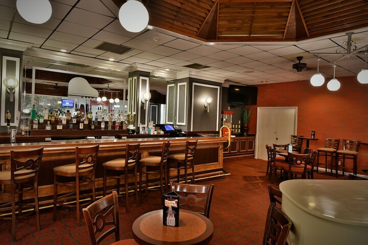 Lounge 61 of 69