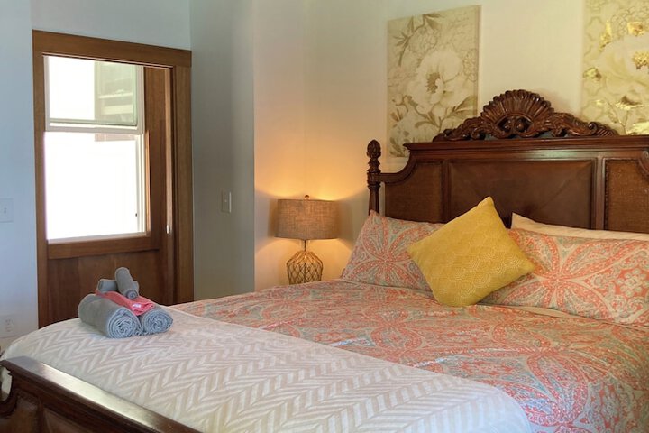 Hilo Bay Oceanfront B & B