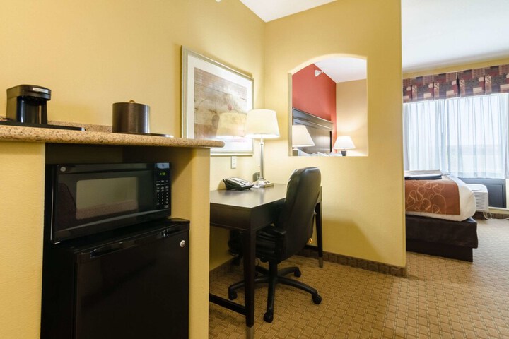 Comfort Suites Salina South
