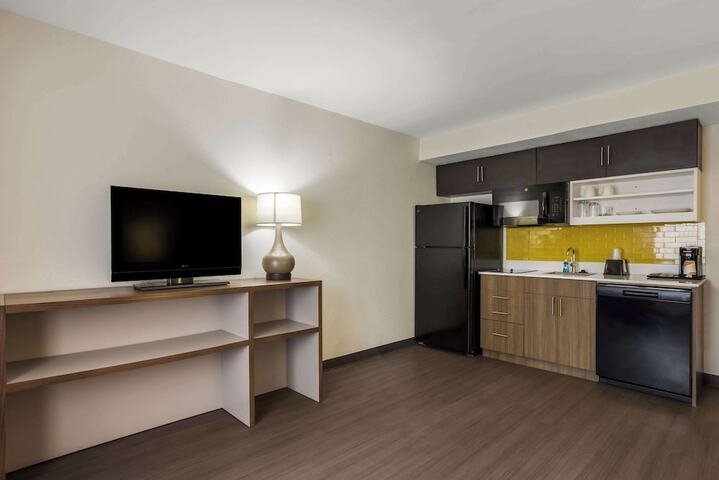 Room 27 of 38