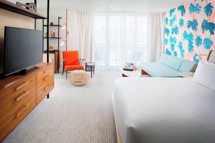 Room 33 of 80