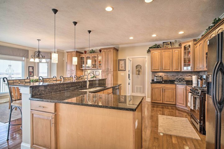 Spacious Baneberry Home w / Lake Douglas Views!