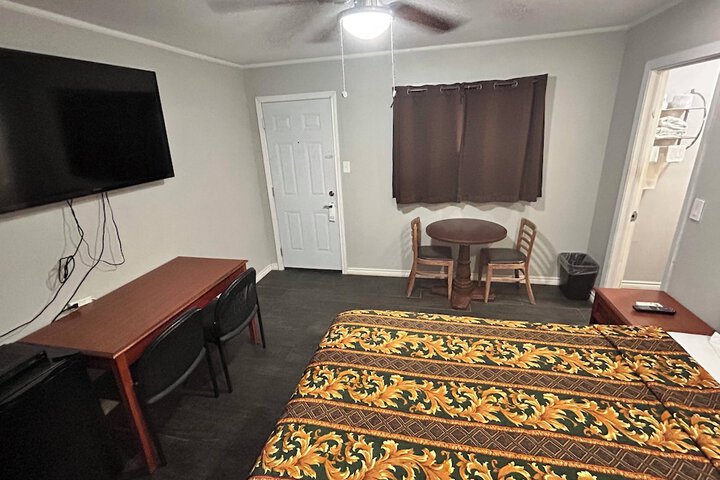 Room 13 of 22