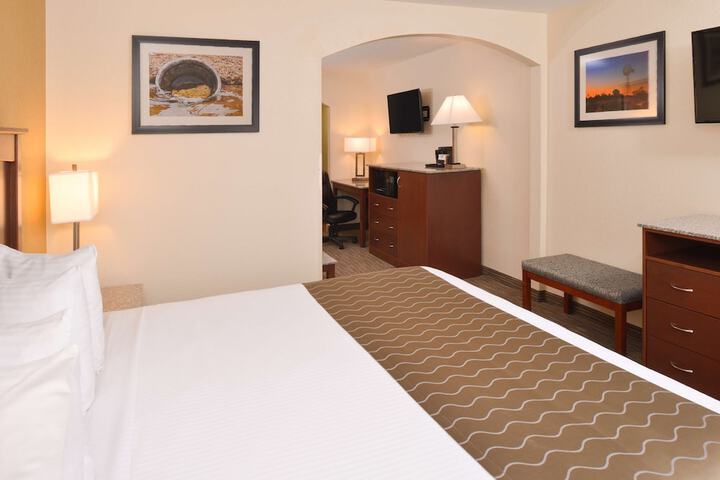 Room 25 of 40