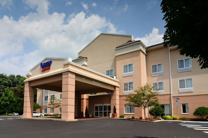 Fairfield Inn & Suites by Marriott State College