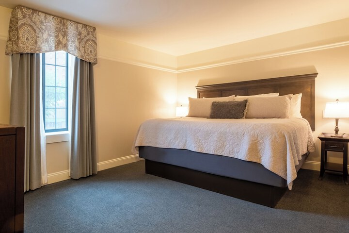 Room 102 of 187