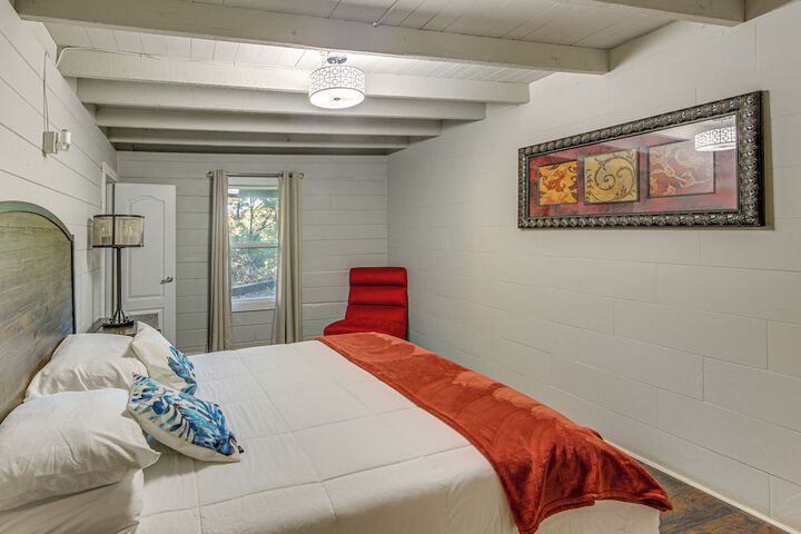 Game Room Trails! 30-acre Lakefront Streetman Gem