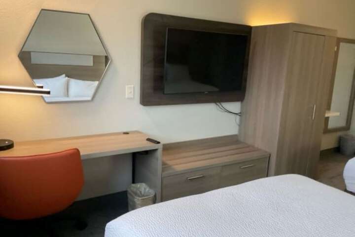 Room 15 of 28