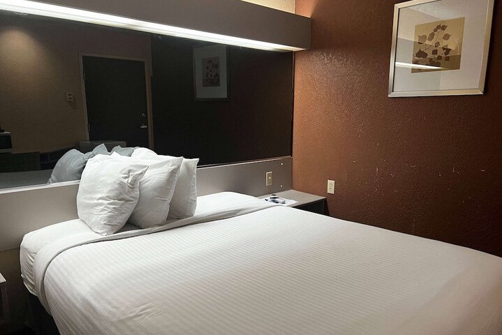Room 17 of 29