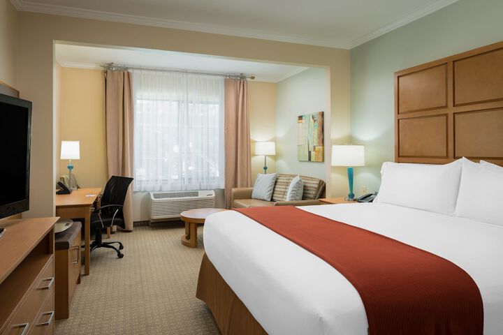 Holiday Inn Express & Suites Santa Clara-Silicon Valley by IHG