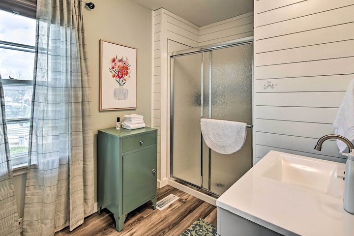 Charming Cave City Vacation Rental w / Fire Pit!