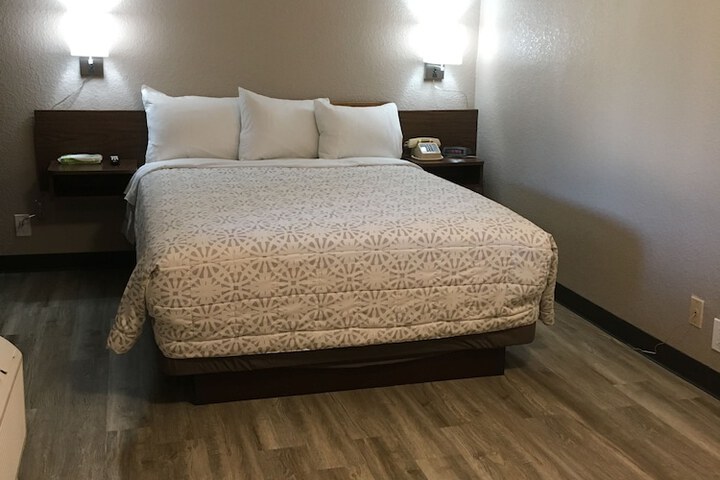 Room 27 of 46