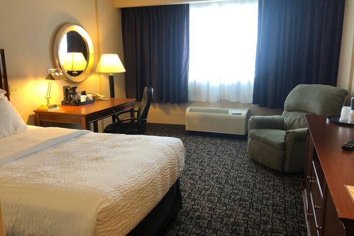 Room 17 of 28