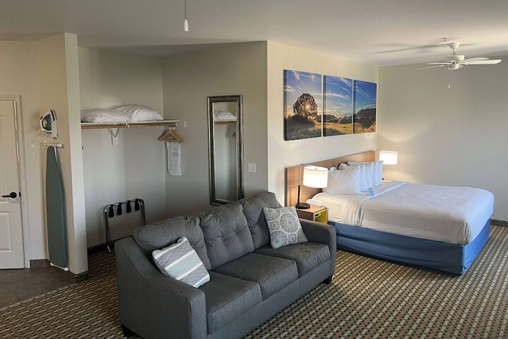 Room 8 of 40