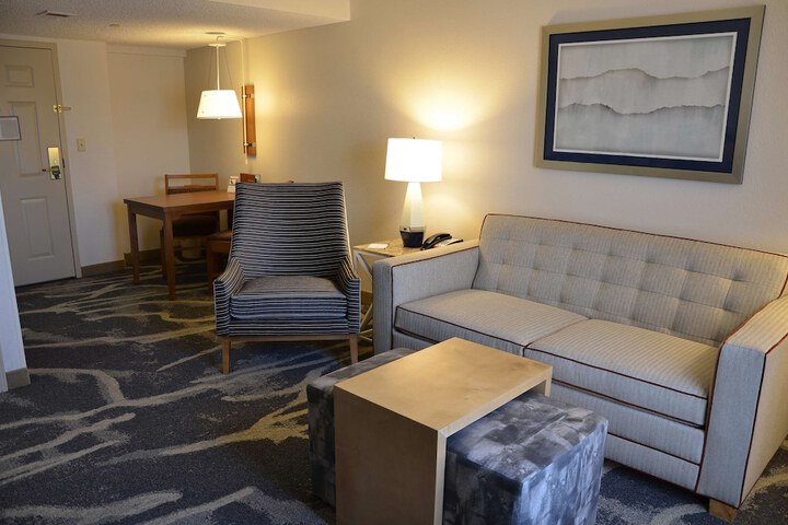 Room 27 of 48