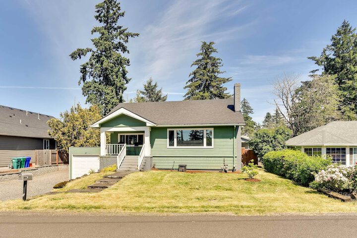 Charming Portland Home Walk to Light Rail!