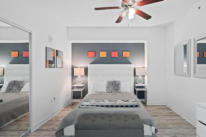 Luxury Near the Beach! Beach pass included!