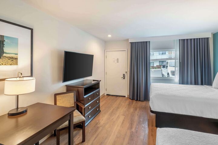 Room 13 of 38