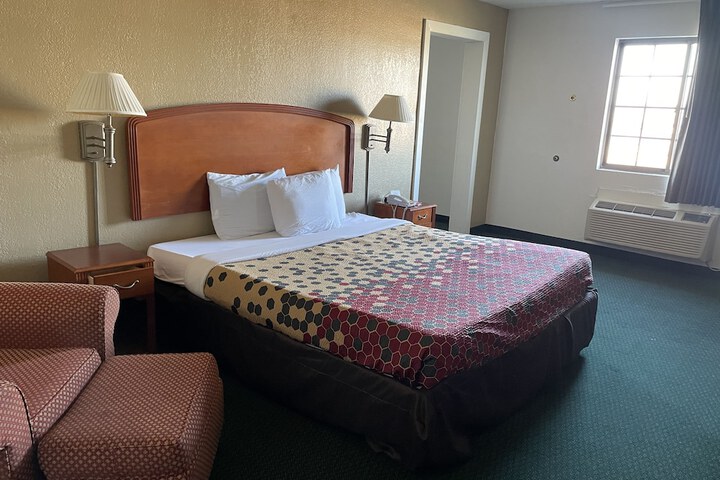 Room 14 of 35