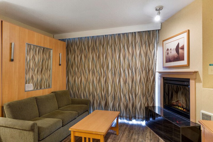 Room 40 of 76