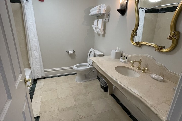 Room 18 of 44