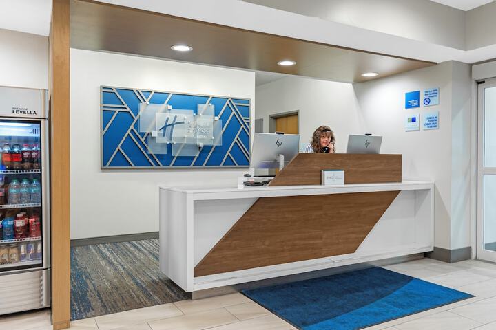 Holiday Inn Express Hotel & Suites Charlotte by IHG