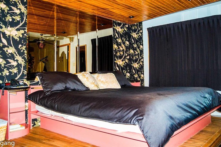 Room 28 of 51